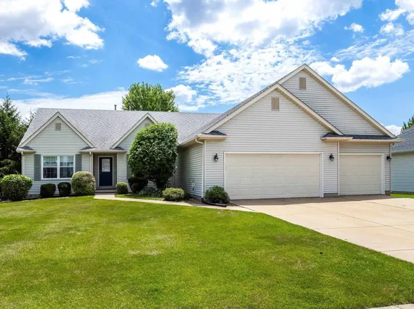 4649 E 49th Ct, Davenport, IA 52807