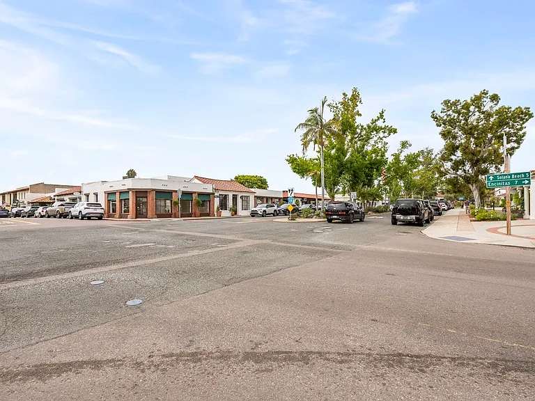 Paseo Delicias Commercial — Photo 21