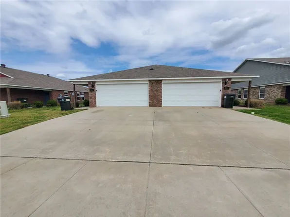 226 & 228 E Anabranch Ct, Farmington, AR 72730