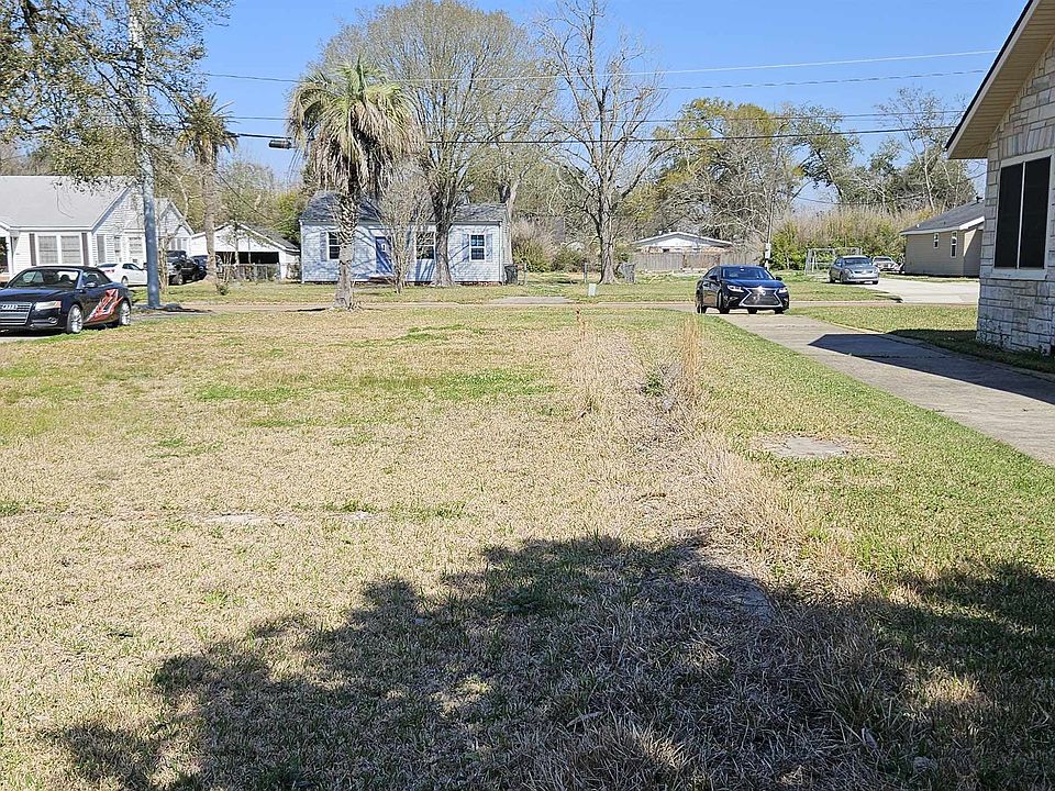 2nd image of 1826 5th St