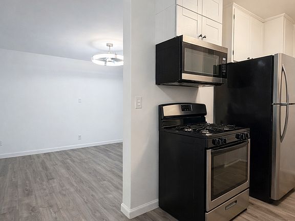 4th image of 1117 N Laurel Ave #2