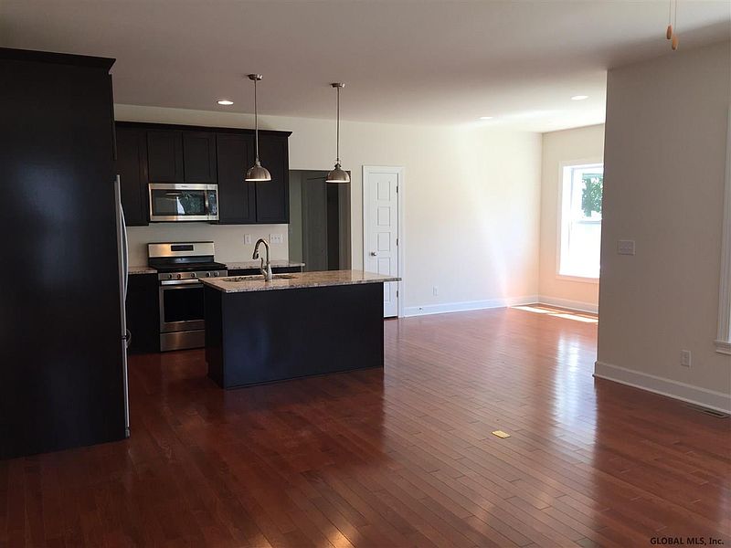 3rd image of 19 MOROCCO Lane