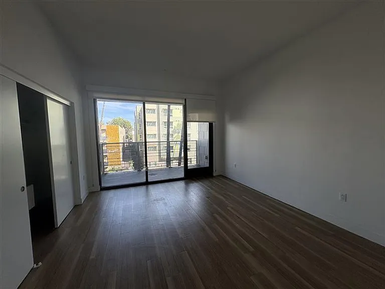 Maya Apartments at 535 Kingsley Dr in Los Angeles — Photo 36