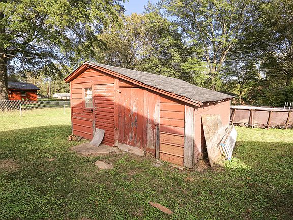 3rd image of 1710 Pinecrest Dr