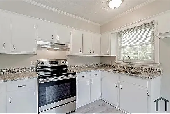 4 bed, 1.5 bath, 1155 sqft, $1,475 — Photo 3