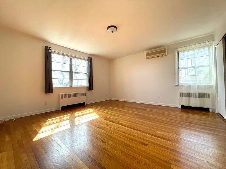 2730 Edgehill Ave — Photo 11