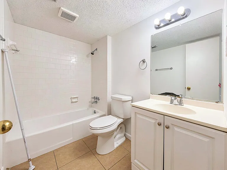 404 Marshall Ct NW #2 — Photo 10
