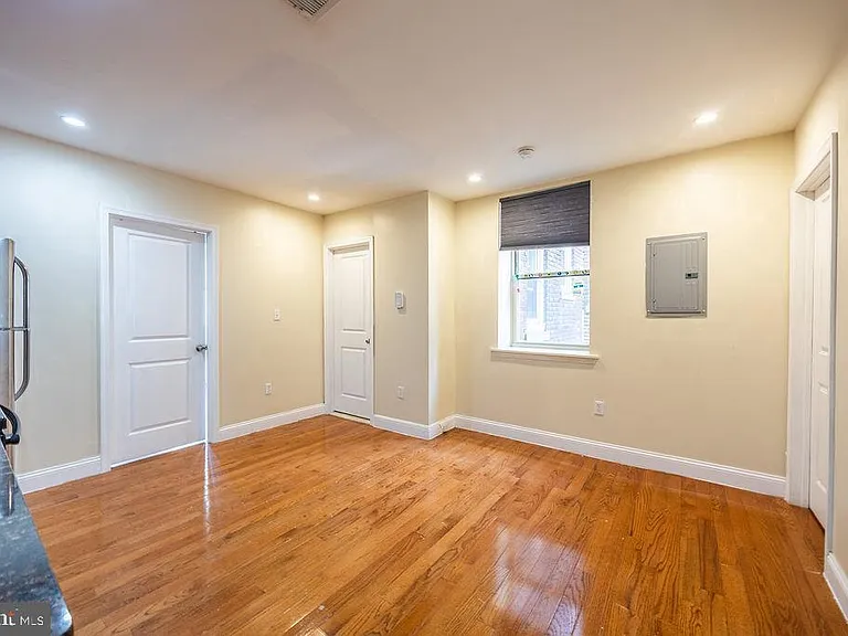 4706 Chestnut St #3B — Photo 3