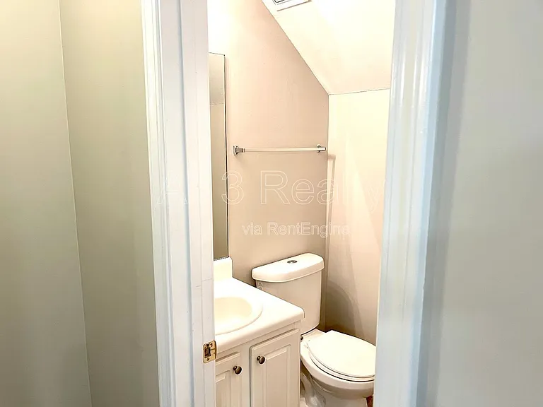 311 Coral Cir — Photo 7