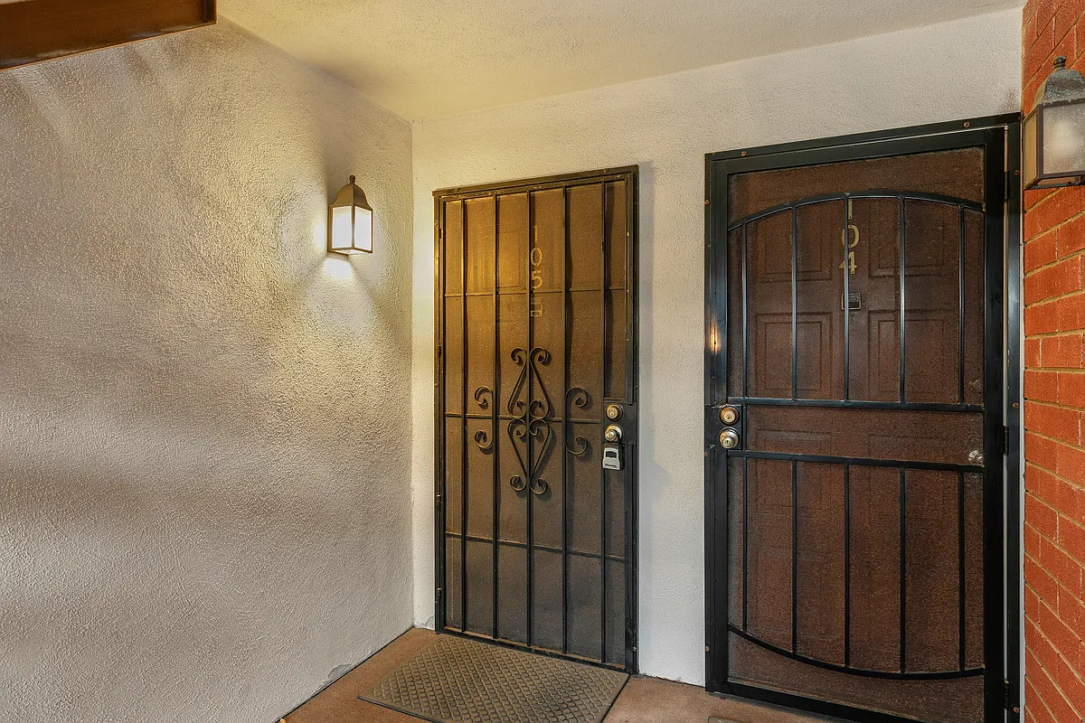 2 bed, 1200 sqft, $4,800 — Photo 2