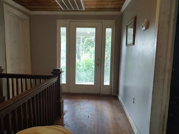 2nd image of 152 Abrahams Pl NE
