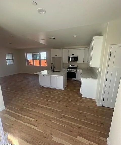 1150 W 1st St — Photo 3