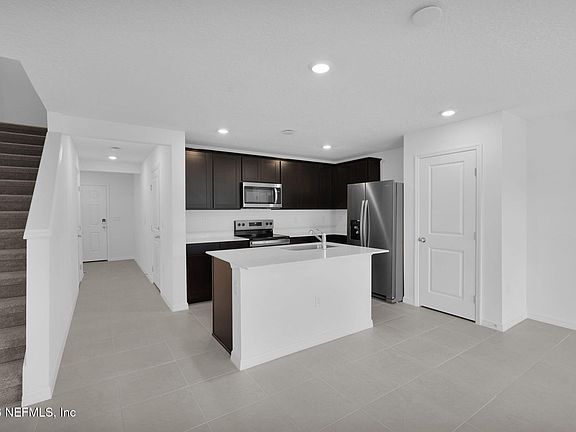 5th image of 10129 WHISTLING PNE Court