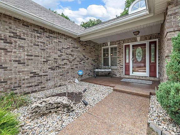 3rd image of 3131 Lakeview Park Cir