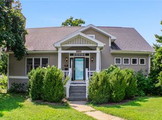962 10th St, Charleston, IL 61920