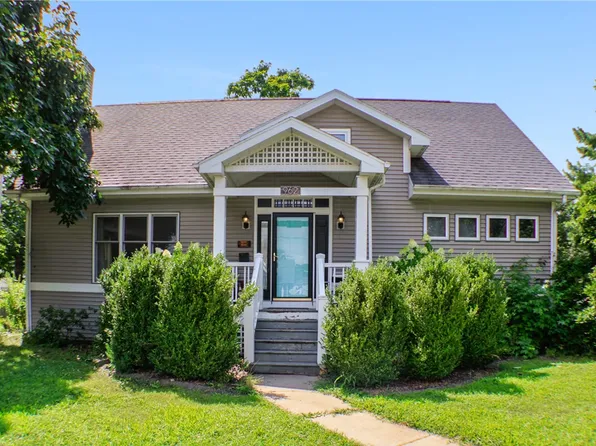 962 10th St, Charleston, IL 61920