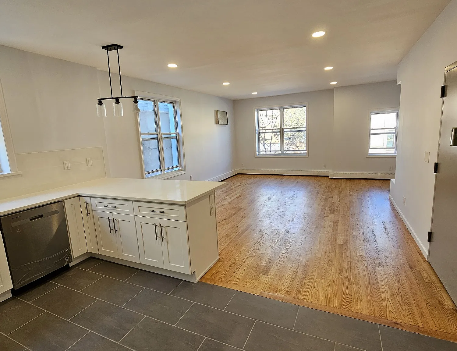 3 bed, 1400 sqft, $4,000 — Photo 2