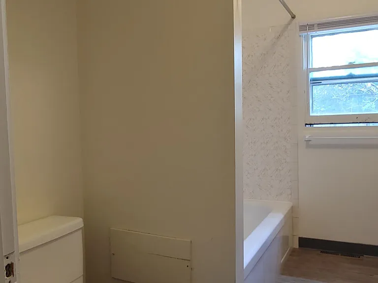 2348 River Rd — Photo 5