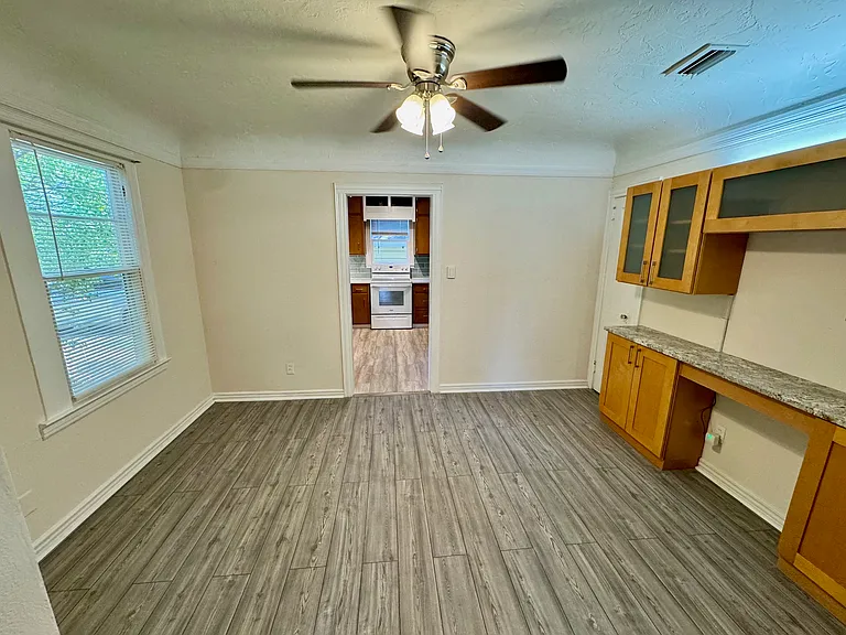 3102 College St — Photo 16