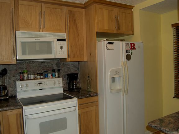 4th image of 251 City View Dr