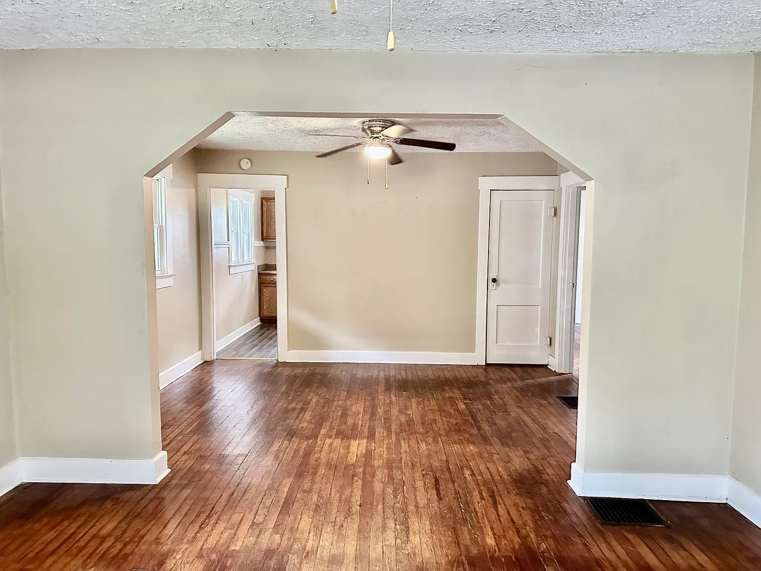 320 SW 5th St — Photo 3