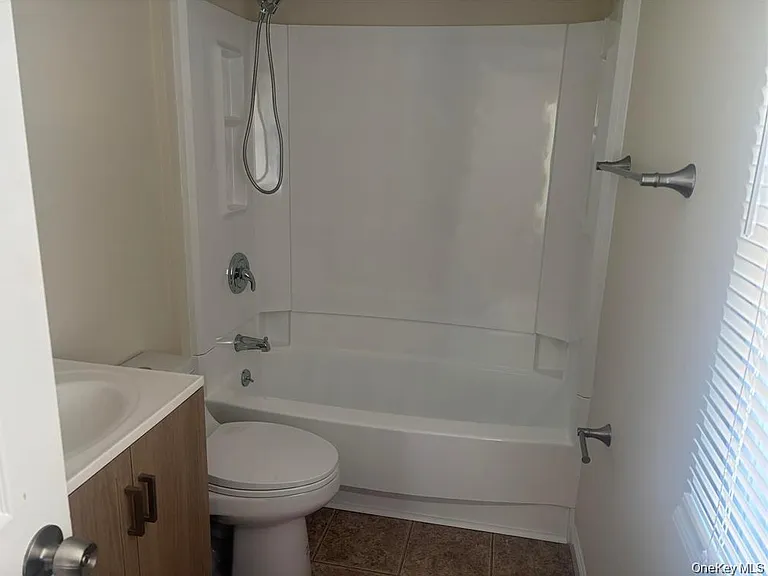 215 E Lakewood St — Photo 13