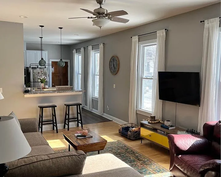 2102 N Cambridge Ave #2102 — Photo 4