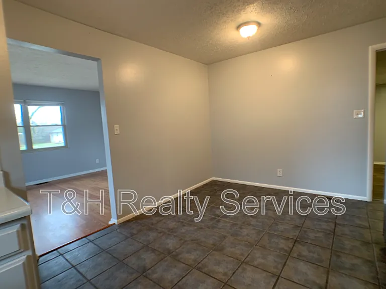 7649 Southfield Dr — Photo 4