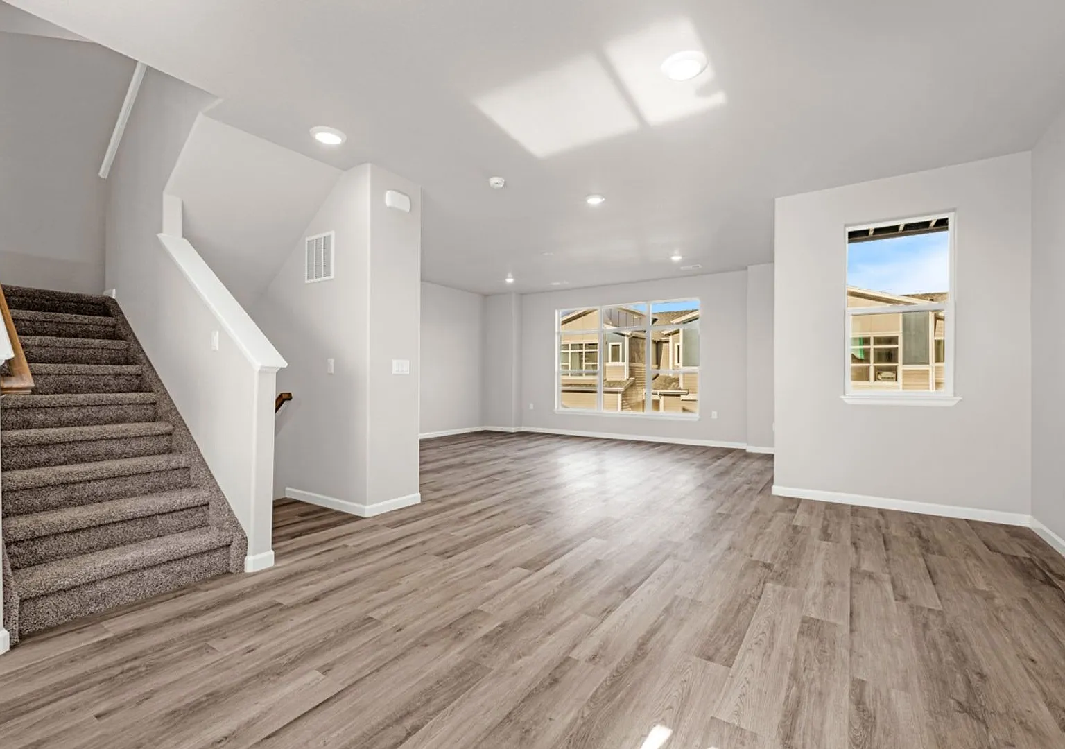 Luxury Townhome with Stunning Mountain Views | 4 Bed | 3.5 Bath — Photo 2