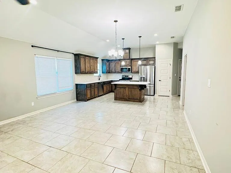 602 S Tecate Dr — Photo 2
