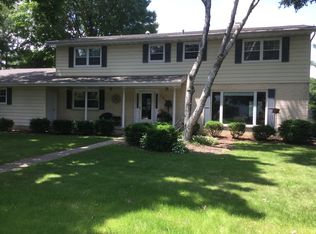 104 Greenbriar Dr, Sun Prairie, WI 53590