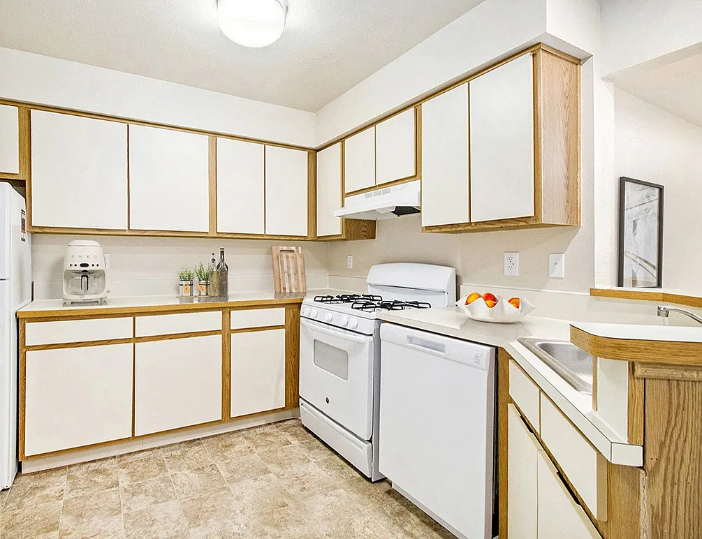 Emerald Park Apartments — Photo 3