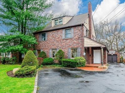 54 Ruxton Road, Great Neck, NY, 11023
