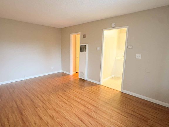 4th image of 2855-2865 A St #2855-15