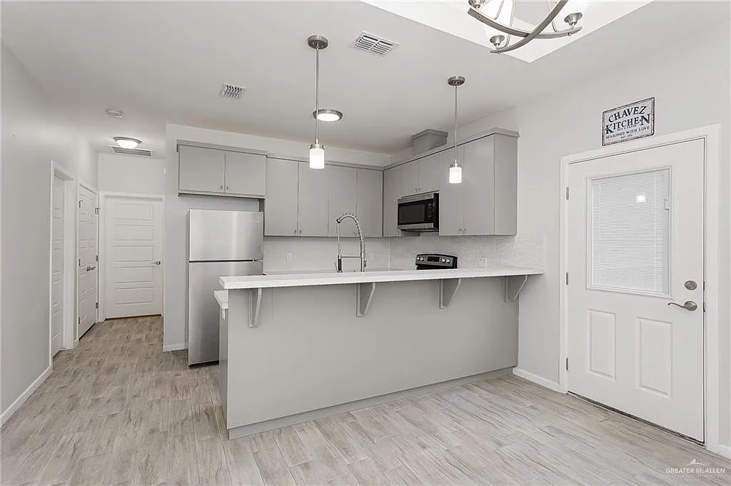 2 bed, 2.0 bath, 954 sqft, $1,200 — Photo 4
