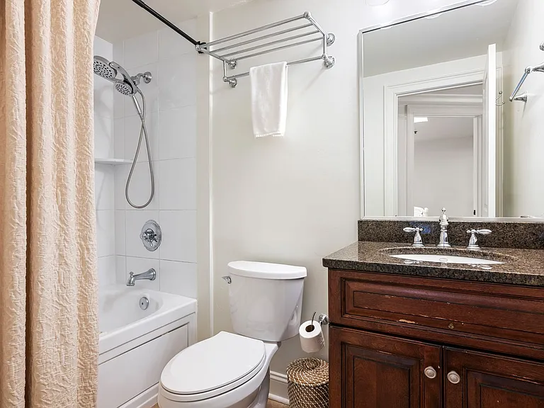377 King St #206 — Photo 23