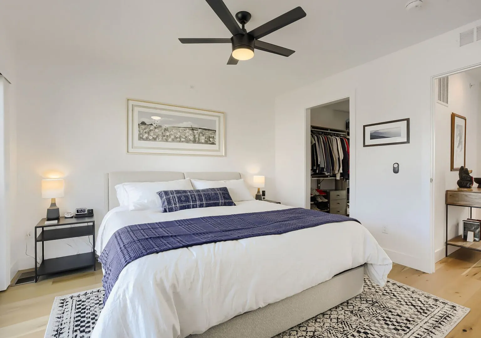 Stylish 2BR Boulder Retreat | Rooftop Deck & Prime Location — Photo 2