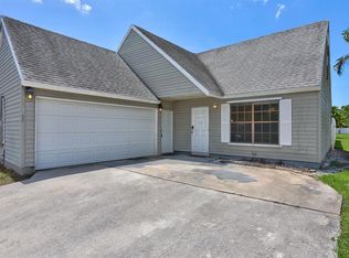 6052 Lace Wood Cir, Lake Worth, FL 33462