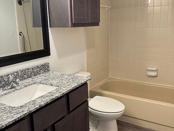 4th image of 11525 N Meridian Ave APT 127