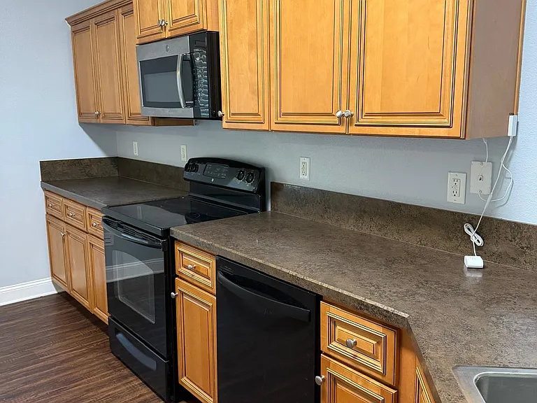2215 Cherokee Cove Trl — Photo 5