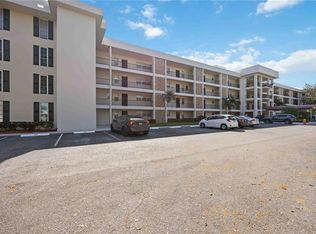7461 W Country Club Dr N APT 207, Sarasota, FL 34243