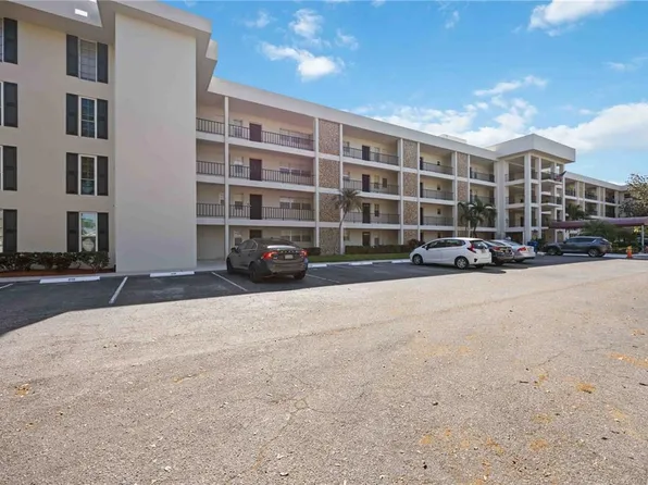 7461 W Country Club Dr N APT 207, Sarasota, FL 34243