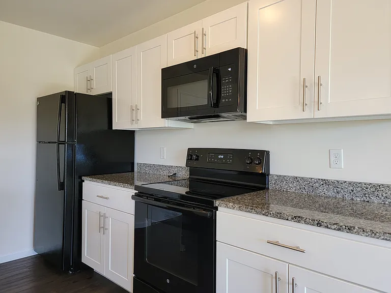 68 Rollins Ln — Photo 6