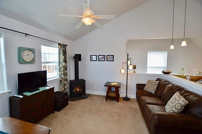 1st image of 328 N Hanley Ave #328