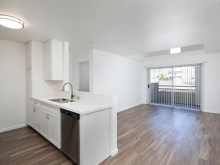 Mission Pacific Apartments — Photo 42