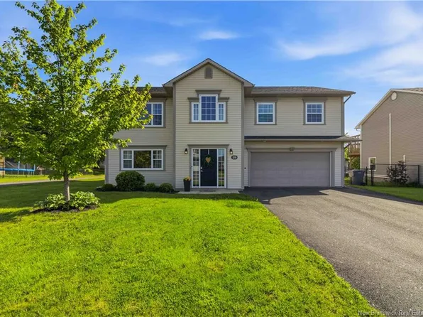 29 Burnett St, Oromocto, NB E2V 0J6