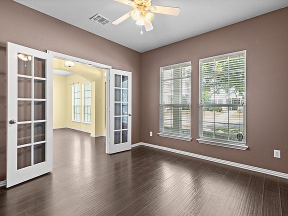 4th image of 1411 Bristol Ln