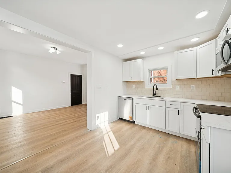 216 Whipple St — Photo 8
