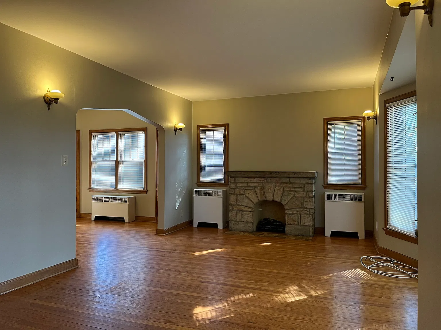 2 bed, 1100 sqft, $1,295 — Photo 1