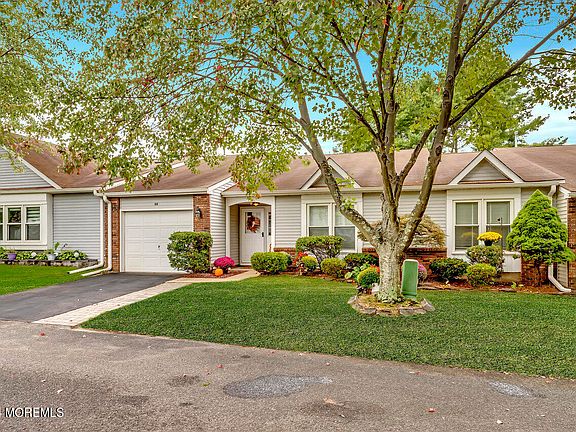 2nd image of 60 Woodshill Drive S